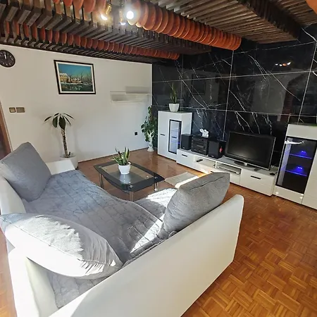 Preseren Apartment *